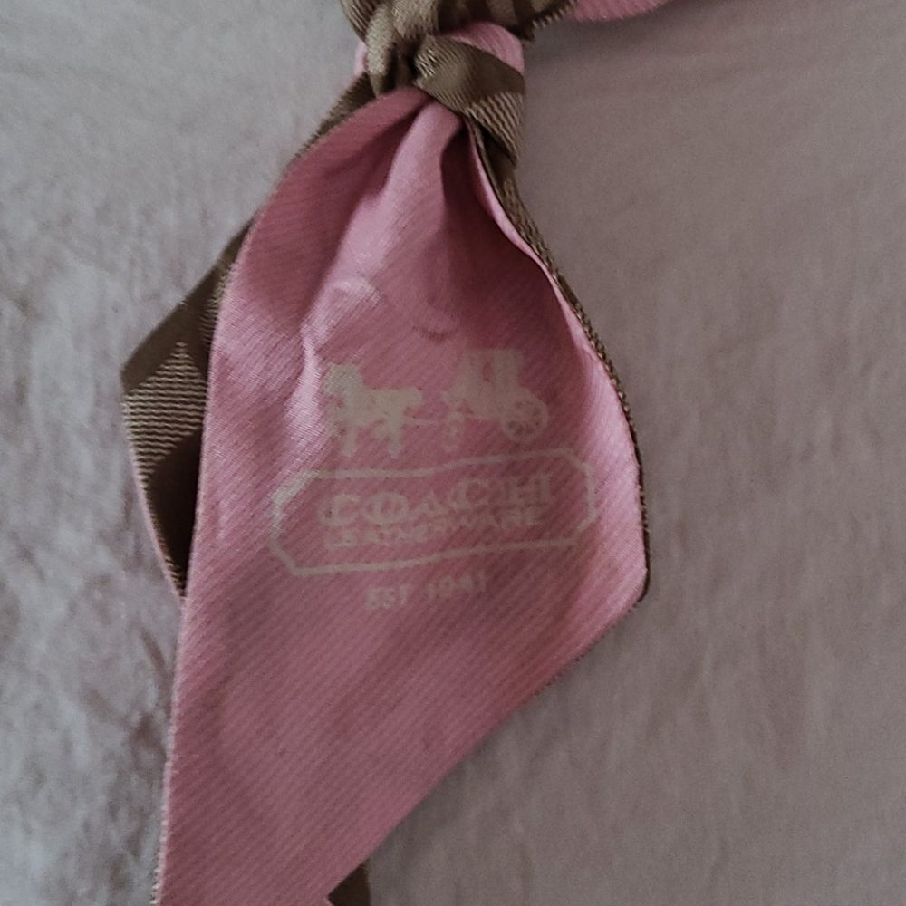 Coach Reverisble Scraf - Picture 4 of 4